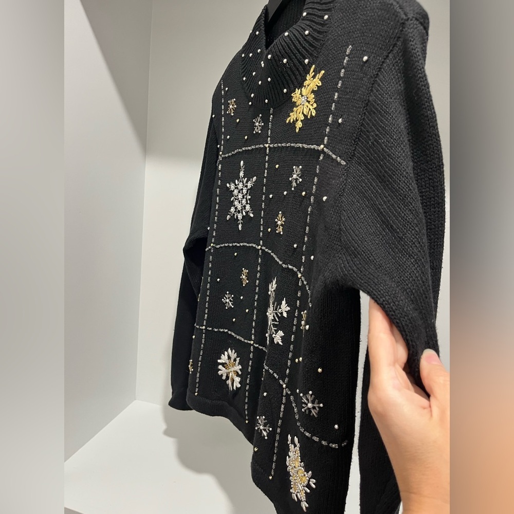 Victoria Jones vintage Black Sweater with embroidered beaded Snowflake Design M - Picture 4 of 7